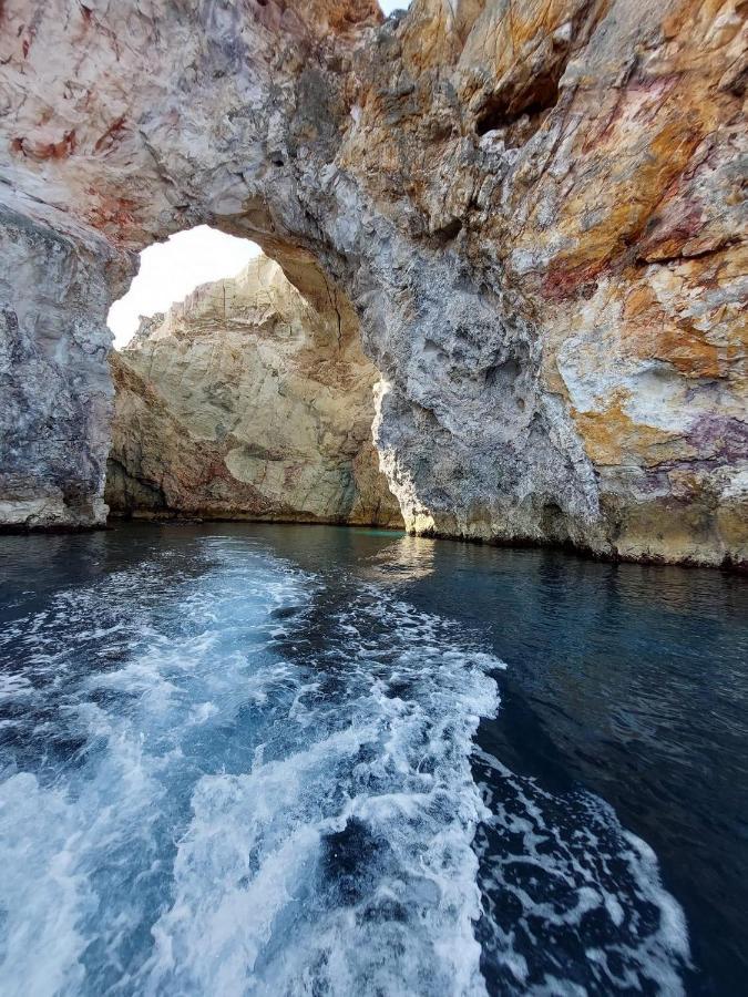 Deluxe Studios & Suites Ageri-Milos Адамас Экстерьер фото